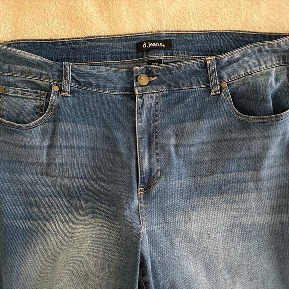 D. Jeans Women's 22w Medium Washed Stretch Inseam 26 Inches - Picture 1 of 8